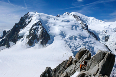 Blick auf den Mont Blanc mit Bergsteiger