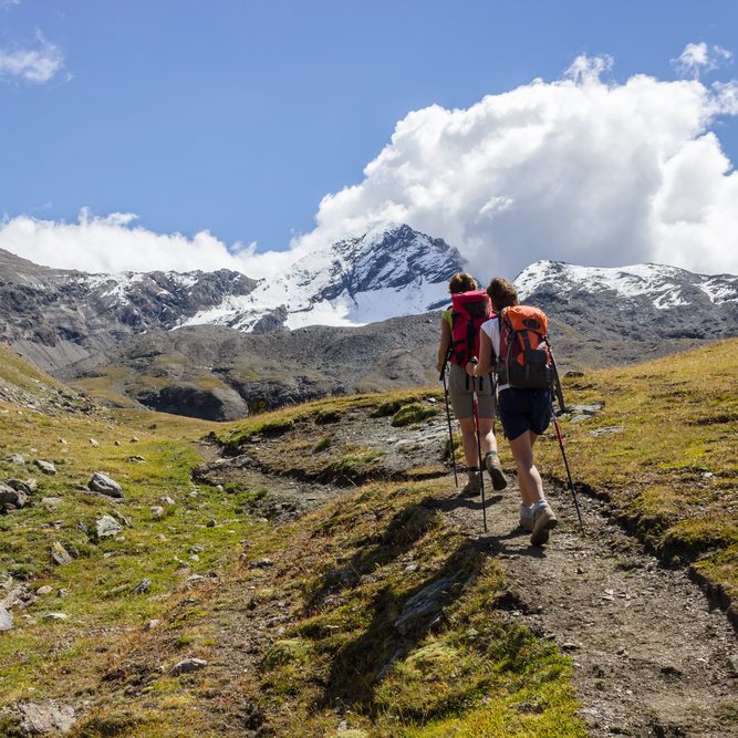 Wanderer auf einer Alpenüberquerung